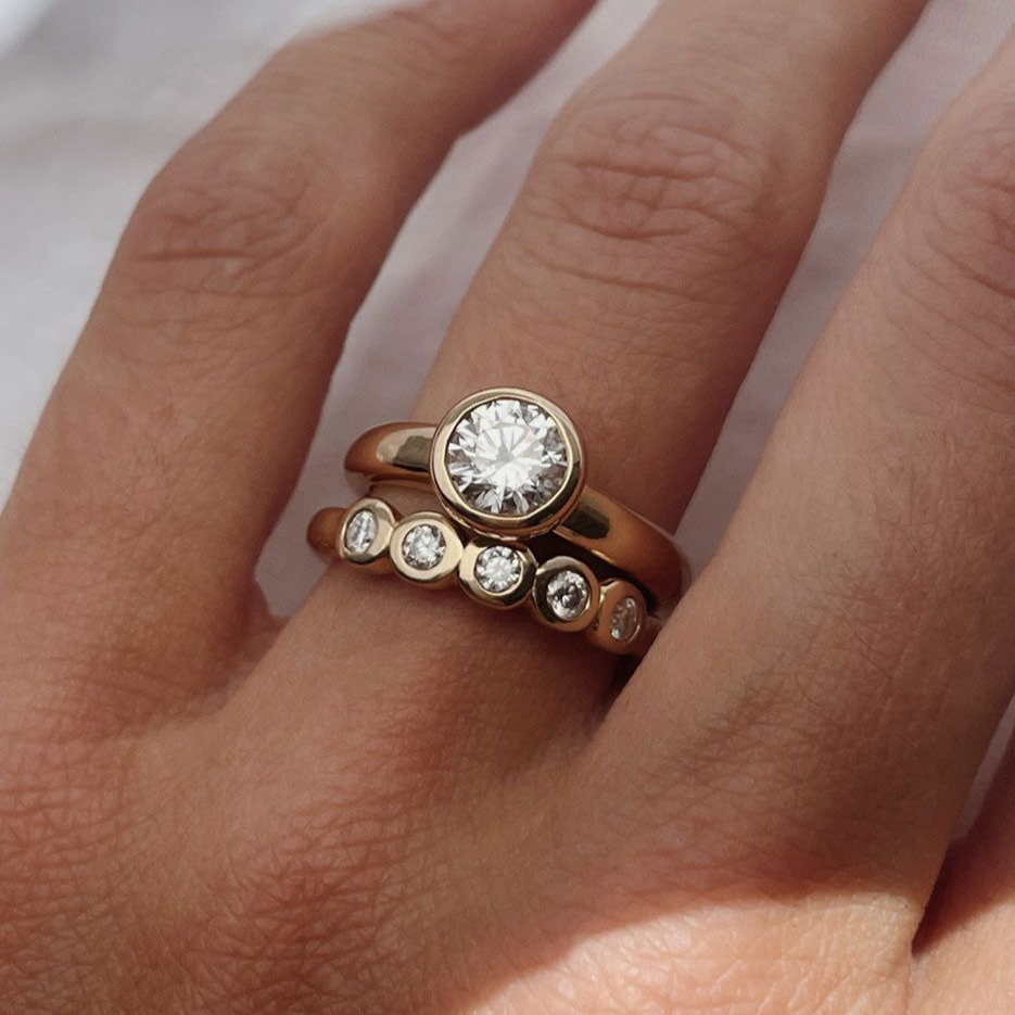 Gold-Tone Vintage-Inspired Zirconia Ring Set with Polished Band