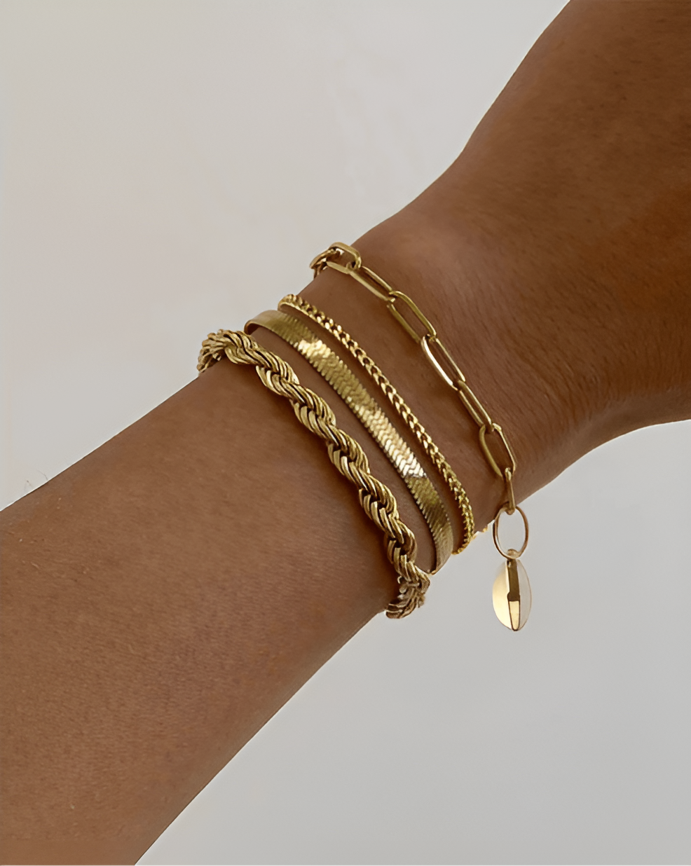Gold Flat Herringbone Bracelet – 4mm Width