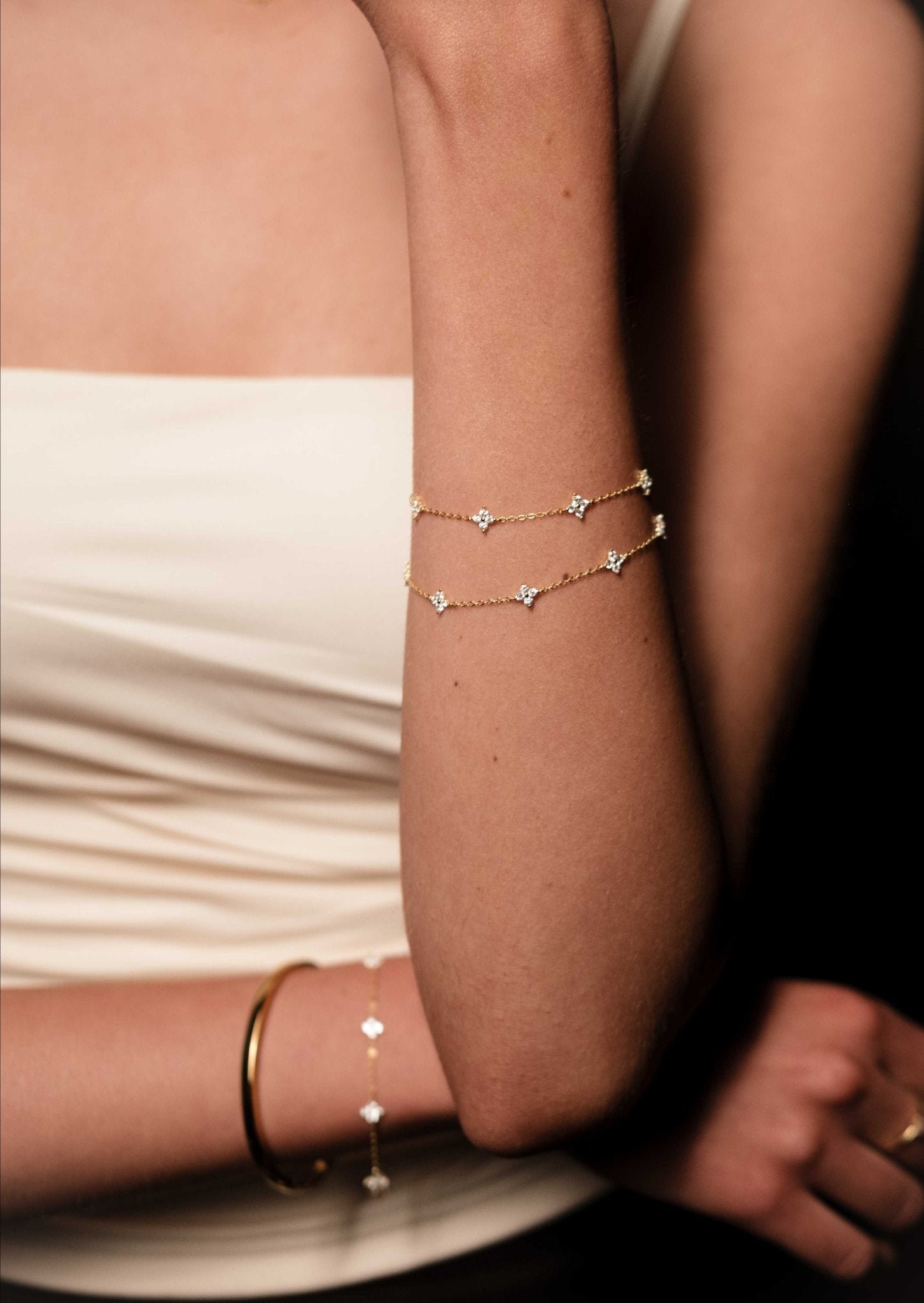 Gold Bracelet with Delicate Flower-Shaped Gemstones