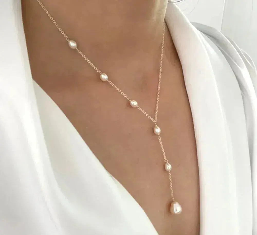 Refined Gold Chain Necklace with Drop Pearls Design