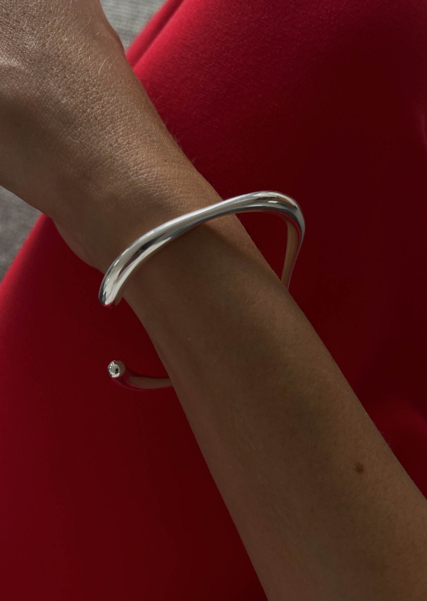 Silver Open Cuff Bracelet – Minimalist Wave Design